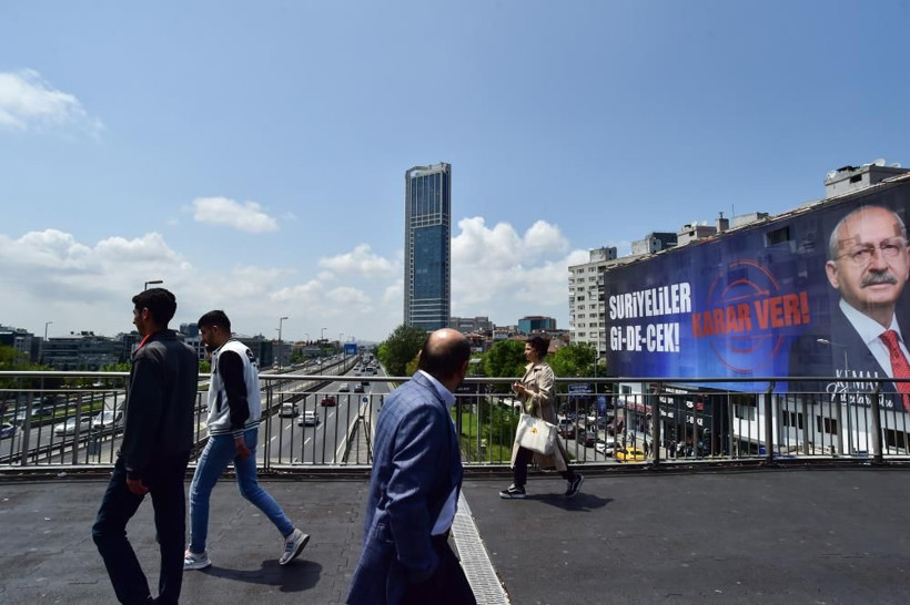 Seçime iki gün kaldı! İstanbul’un cadde ve meydanlarında afiş yarışı devam ediyor! - Resim: 4