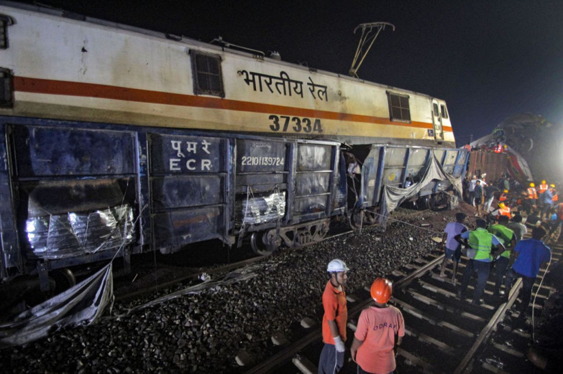 Hindistan'da durum çok kötü Türkiye'den taziye mesajı! Katliam gibi kazada ölü sayısı 288 oldu - Resim: 2