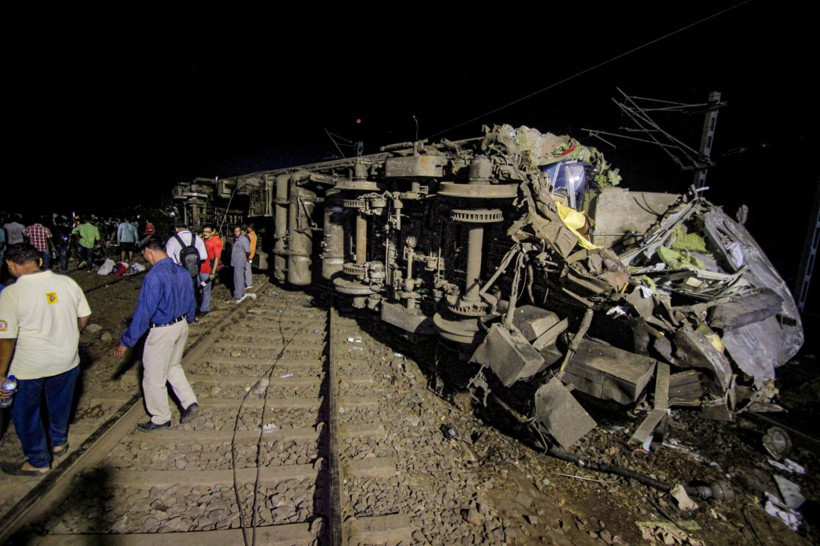Hindistan'da durum çok kötü Türkiye'den taziye mesajı! Katliam gibi kazada ölü sayısı 288 oldu - Resim: 3