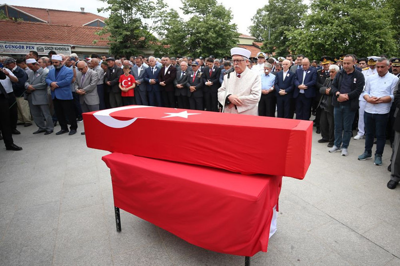 Şehit Jandarma Uzman Çavuş Aydın Ceylan son yolculuğa uğurlandı! Şehidin annesinin sözleri ile kahretti! - Resim: 4