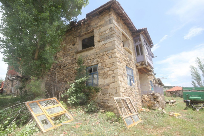 Konya'da kahvaltı yapan ailenin evine yıldırım düştü! Ortalık savaş alanına döndü inanılmaz görüntüler - Resim: 1