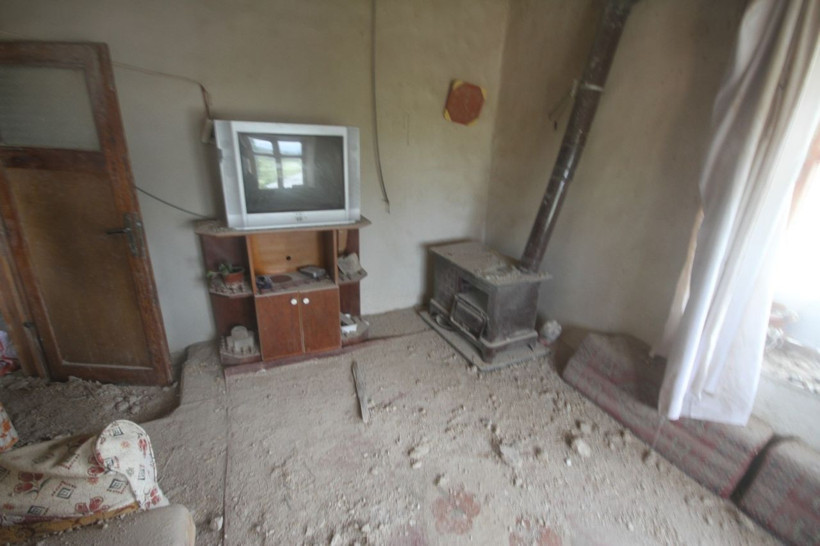 Konya'da kahvaltı yapan ailenin evine yıldırım düştü! Ortalık savaş alanına döndü inanılmaz görüntüler - Resim: 3