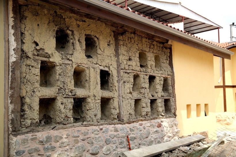 Bu evi görenin ağzı açık kalıyor! Doğal peteklerden oluşan 'Arı Evi'nden bal damlıyor... - Resim: 4