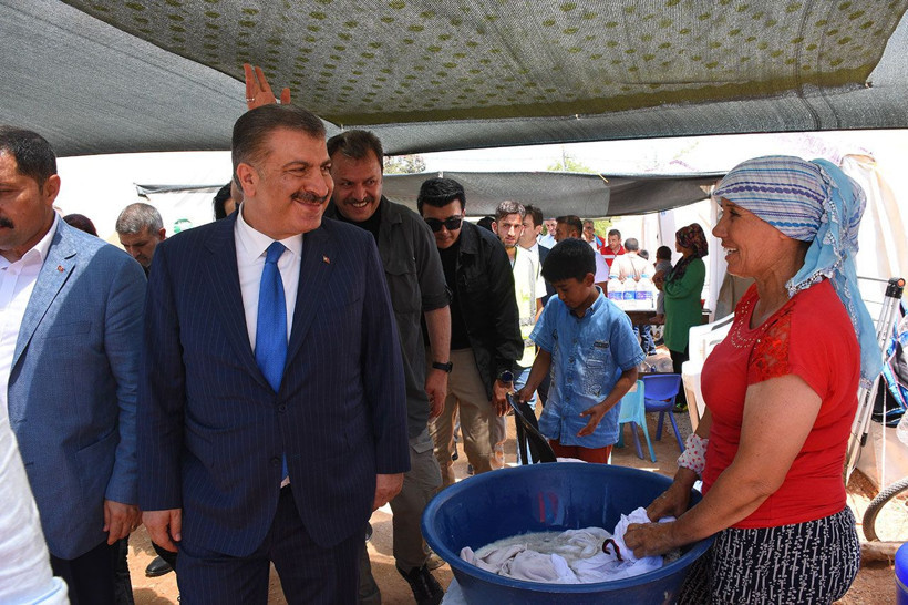 Sağlık Bakanı Fahrettin Koca'dan iç acıtan deprem bölgesi tespitleri! Çok ciddi sorunlar var, çadır, konteyner konut, su.. - Resim: 2