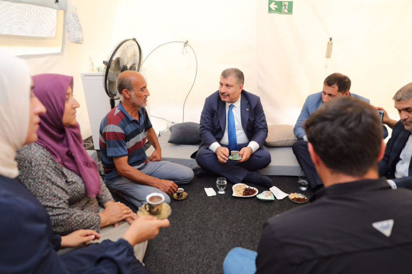 Sağlık Bakanı Fahrettin Koca'dan iç acıtan deprem bölgesi tespitleri! Çok ciddi sorunlar var, çadır, konteyner konut, su.. - Resim: 3