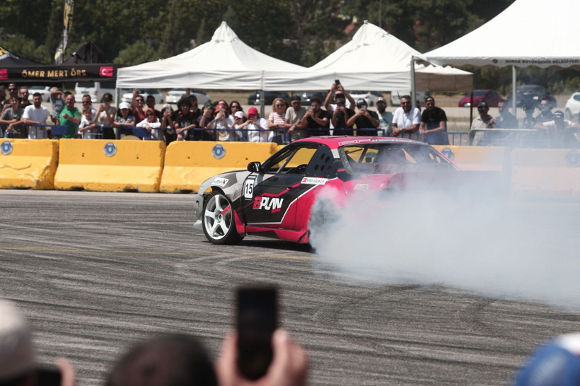 Türkiye’nin en iyi drift sürücüleri Bursa'da yarıştı! - Resim: 2