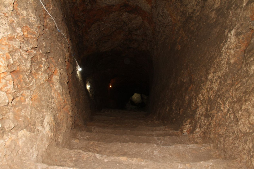 Kazı çalışmalarında bulundu! 60 basamak aşağıda 2 bin 500 yıllık tarih yatıyor - Resim: 1