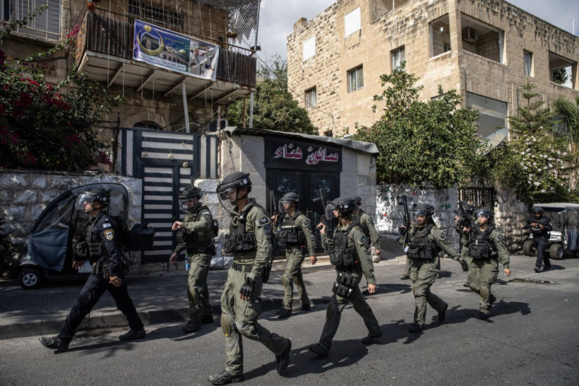 İsrail polisi, Mescid-i Aksa'ya girişine izin vermediği Filistinlilere müdahale etti - Resim: 4