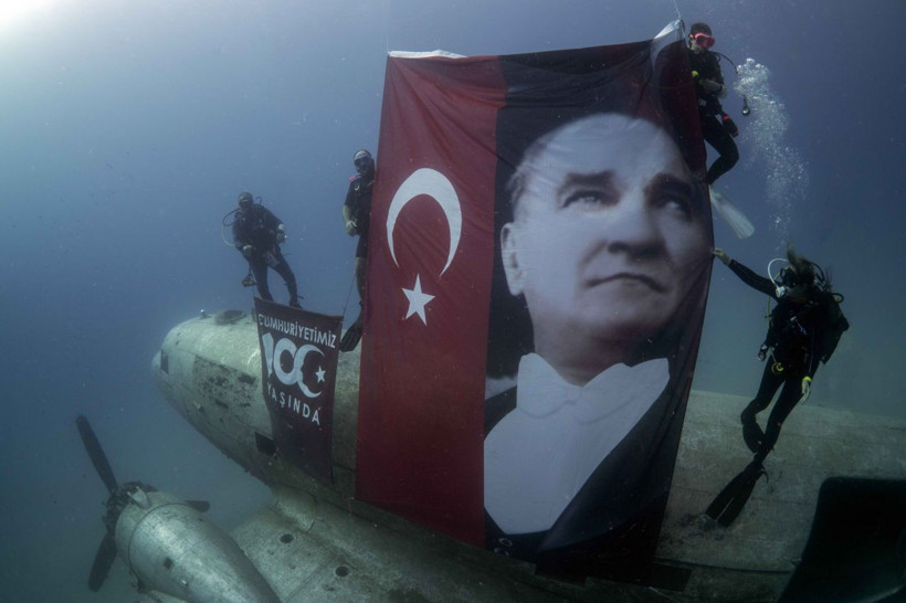 Kaş’ta 10 Kasım nedeniyle özel dalış gerçekleştirildi - Resim: 4