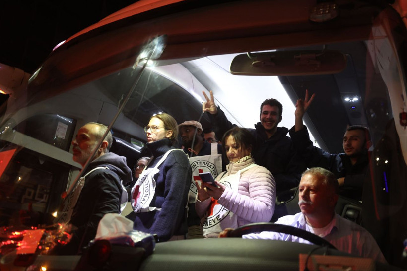 Filistin'in cesur kızı da serbest! 30 kadın ve çocuk İsrail hapishanelerinden bırakıldı - Resim: 1