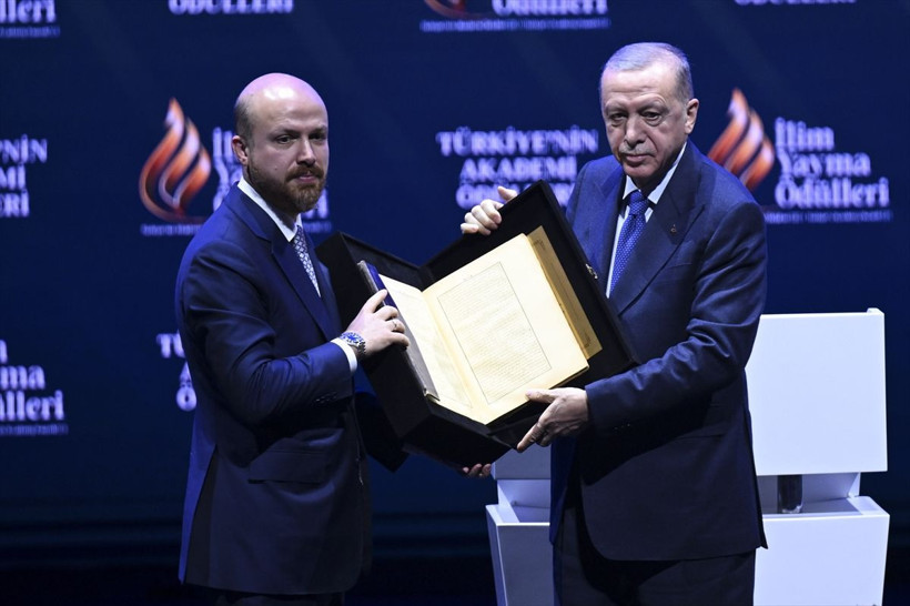 Bilal Erdoğan'dan Cumhurbaşkanı Erdoğan'a hediye! İlim Yayma Ödülleri sahiplerini buldu - Resim: 1
