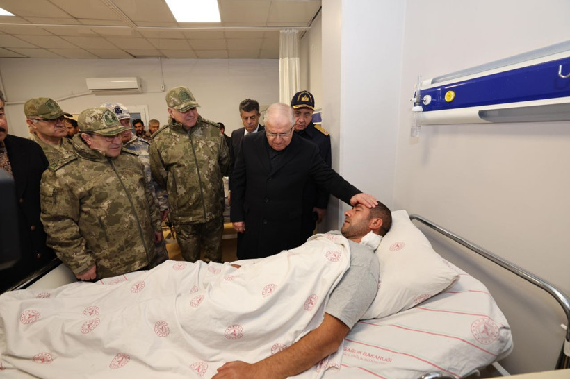 Milli Savunma Bakanı Yaşar Güler, yaralı askerleri ziyaret etti - Resim: 3