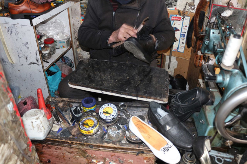 3 metrekare dükkanda kazandığı parayla dört çocuk okuttu! - Resim: 4