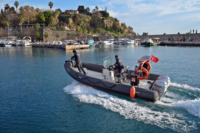 Antalya’da panik anları! Genç kadının çığlıkları limanı inletti - Resim: 2