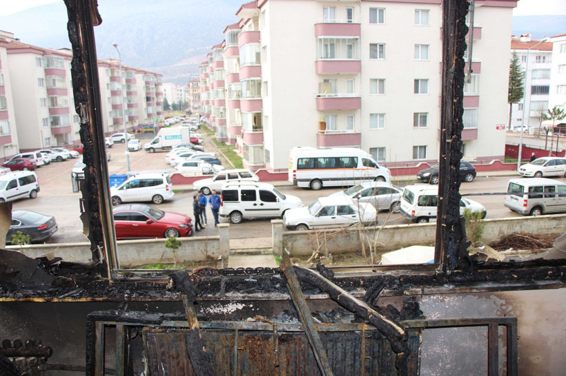 Yanan daireden geriye sadece Kur’an-ı Kerim kaldı! - Resim: 1