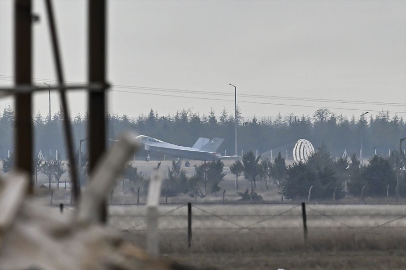 Milli muharip uçak 'KAAN' ilk uçuşunu gerçekleştirdi! Tarihi anlar böyle görüntülendi - Resim: 1