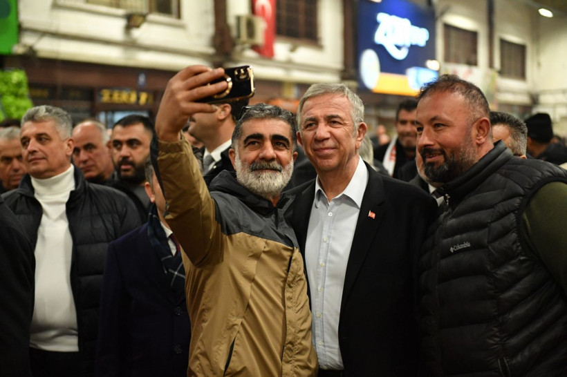 Mansur Yavaş esnafla buluştu! Gezerek tek tek not aldı - Resim: 1