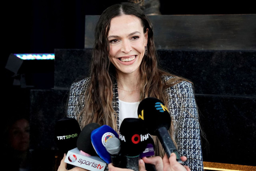 Eda Erdem Dündar'ın heykeli dikildi! Türkiye Voleybol Federasyonu Başkanı Mehmet Akif Üstündağ'ın sözleri olay oldu - Resim: 2