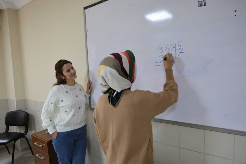 Ehliyet alabilmek için okuma yazma kursuna yazıldı - Resim: 2