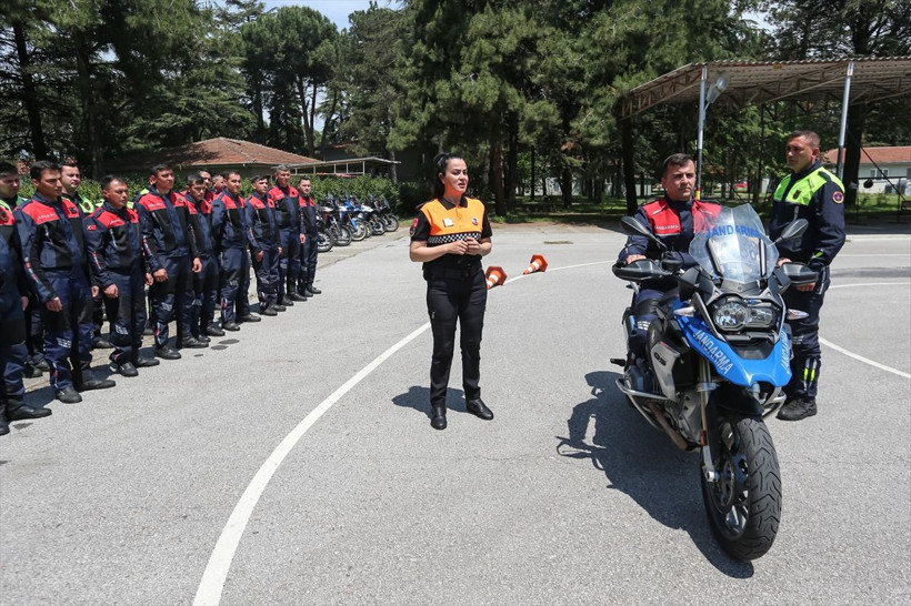 Jandarmanın tek kadın motosiklet sürücü eğitmeni Gül üstçavuş - Resim: 4
