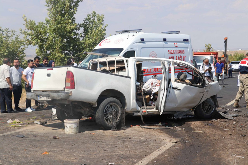Batman'da pikap ile tır çarpıştı! Feci kazada 4 kişi hayatını kaybetti - Resim: 1