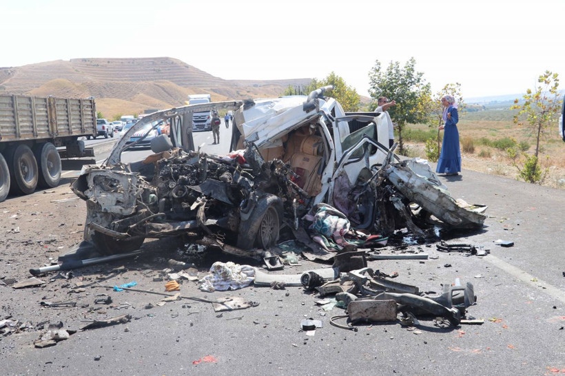 Batman'da pikap ile tır çarpıştı! Feci kazada 4 kişi hayatını kaybetti - Resim: 4