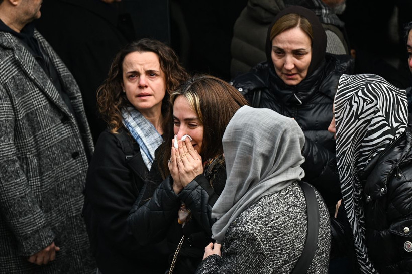 Kartalkaya'daki otel yangınında yok olan Doğan ailesi gözyaşlarıyla uğurlandı - Resim: 3