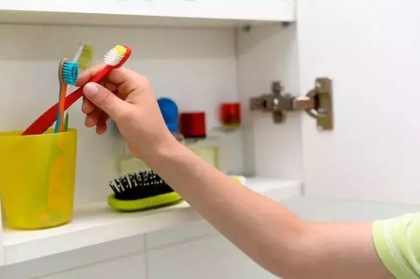 Diş fırçanızı böyle saklıyorsanız dikkat! Bakteri yuvasına dönüşebilir... - Resim: 1