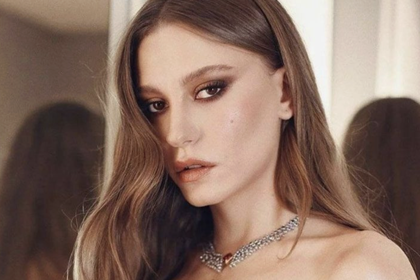 Güzel oyuncu Serenay Sarıkaya'nın yeni tasarımı olay! Ayakkabı mı çorap mı? - Resim: 3