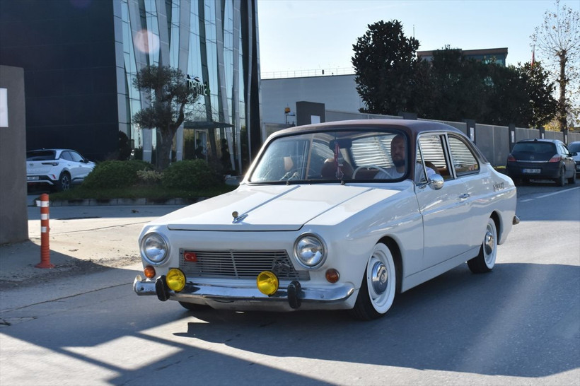 Çoçukluk hayalini gerçekleştirdi Anadol otomobiline ayakkabısız biniyor - Resim: 2