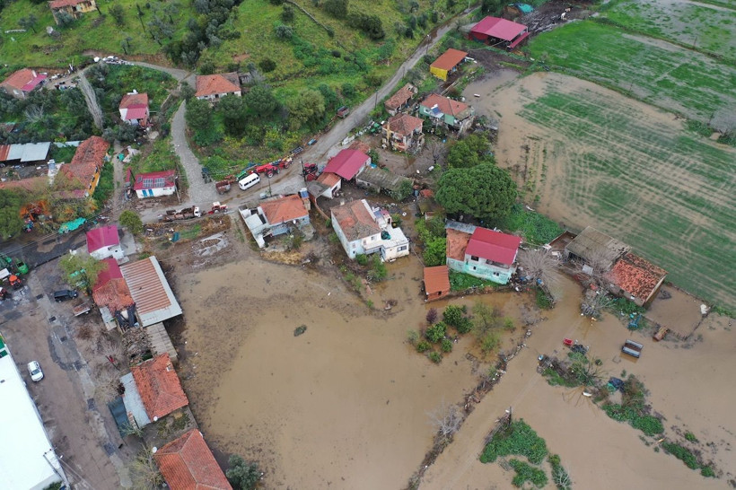 Aydın'da sağanak nedeniyle akarsular taştı, ev ve iş yerlerini su bastı - Resim: 4