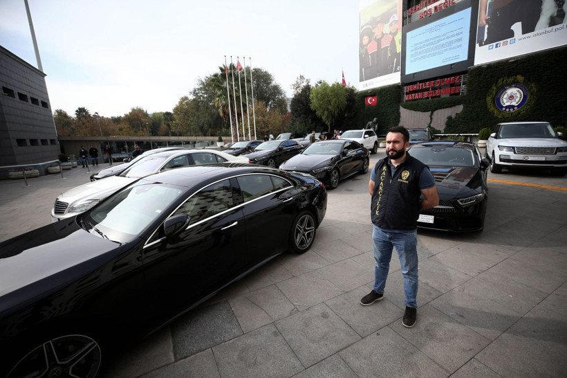 Böylesi görülmedi! Noter onaylı lüks otomobil kaçakçılığı - Resim: 13