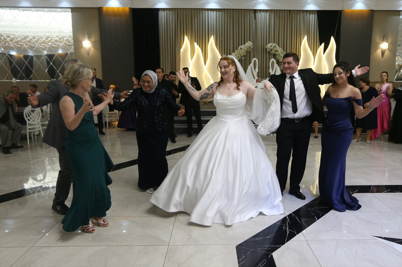 Las Vegas'tan Kars'a gelin geldi - Resim: 1