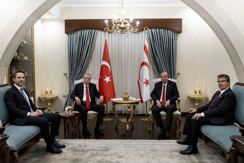 Cumhurbaşkanı Erdoğan ilk resmi ziyareti için KKTC'de! Sevgi gösterileri ile karşılandı - Resim: 3