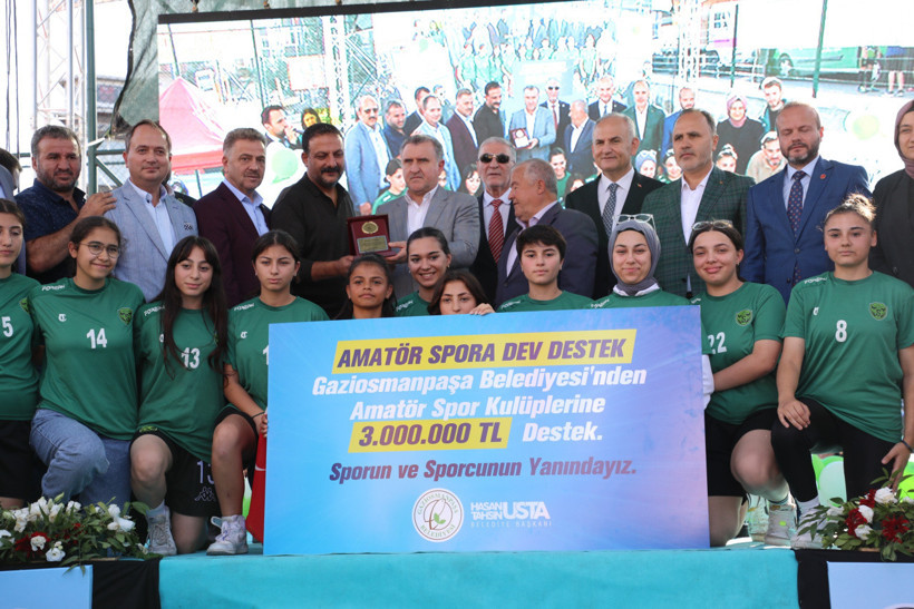 K&uuml;&ccedil;&uuml;kk&ouml;y Y&uuml;zme Havuzu ve Fitness Merkezi hizmete a&ccedil;ıldı - Resim: 2