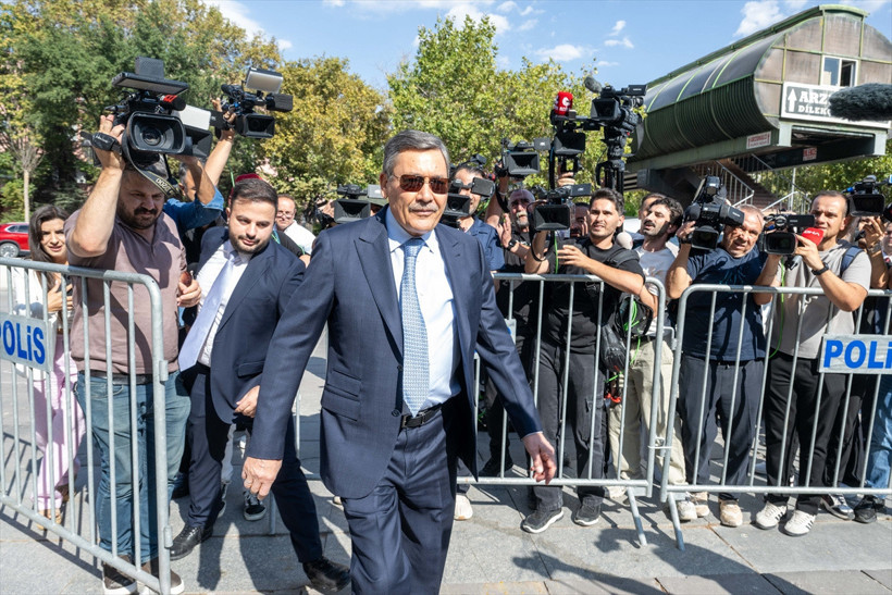 Melih G&ouml;k&ccedil;ek'ten "sakız" a&ccedil;ıklaması! ''Adalete meydan okumak kimsenin haddine değildir'' - Resim: 1