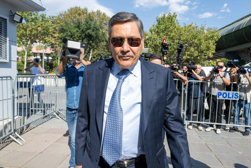 Melih G&ouml;k&ccedil;ek'ten "sakız" a&ccedil;ıklaması! ''Adalete meydan okumak kimsenin haddine değildir'' - Resim: 0