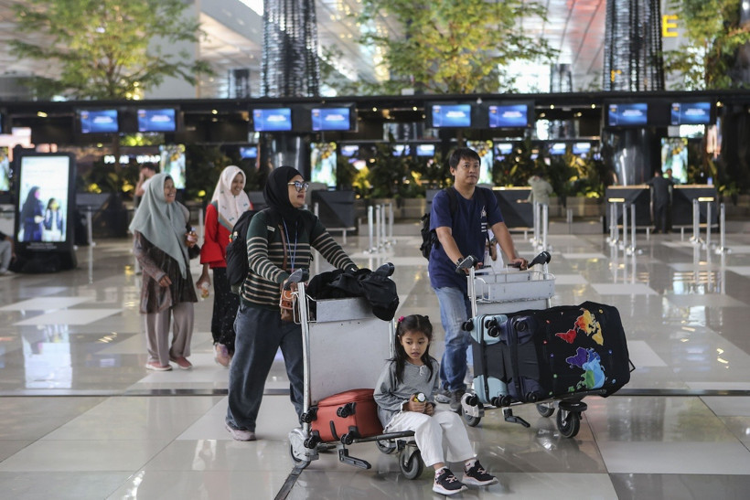 Endonezya'da yanardağ patlaması! 2 bin 300'&uuml;n &uuml;zerinde u&ccedil;uş iptal - Resim: 0