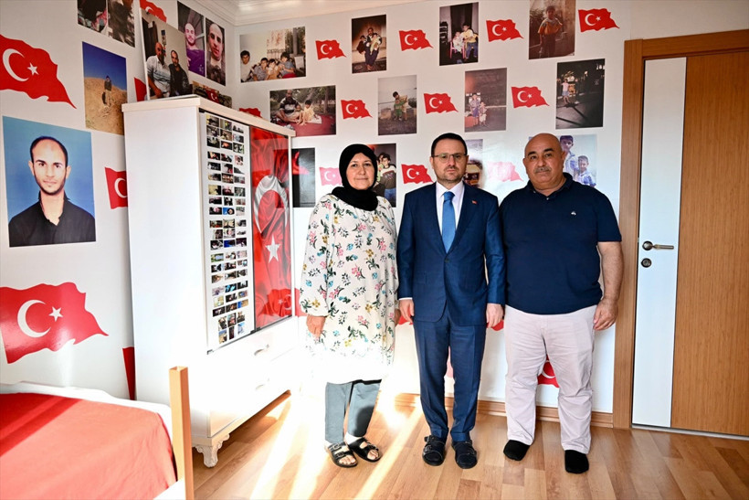 Adalet Bakanı Akın Gürlek'ten Adana'da şehit ailesine ziyaret - Resim: 1