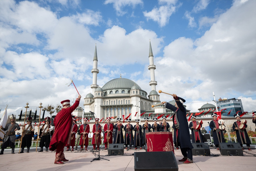 Vali Davut G&uuml;l: "İstanbul'un g&uuml;&ccedil;l&uuml; olması, T&uuml;rkiye'nin g&uuml;&ccedil;l&uuml; olması demektir" - Resim: 0