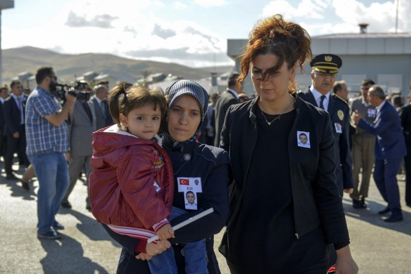 Şehit kızının sorusu gözyaşlarına boğdu - Resim: 1