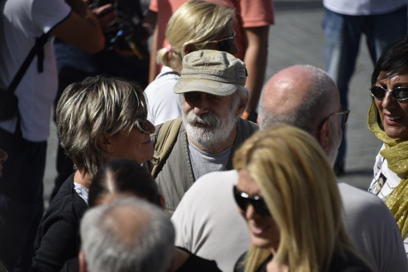 Memduh Ün toprağa verildi Fatma Girik yıkıldı - Resim: 3