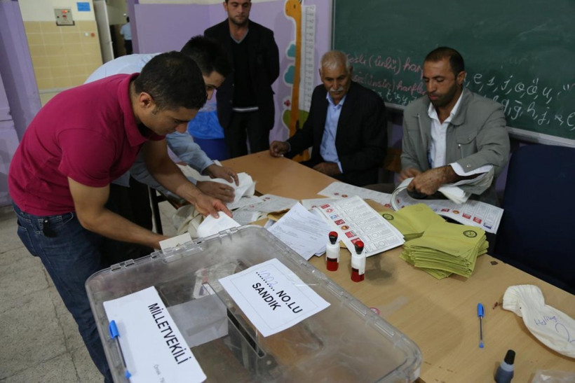 Milyonlar sandık başında! İşte ilk kareler - Resim: 1