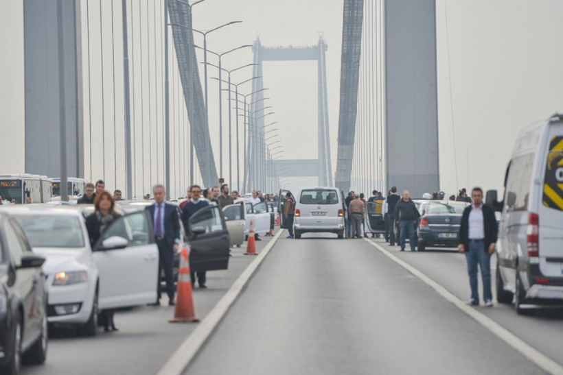 Saat 09.05'te çekildi Türkiye 1 dakika durdu - Resim: 1
