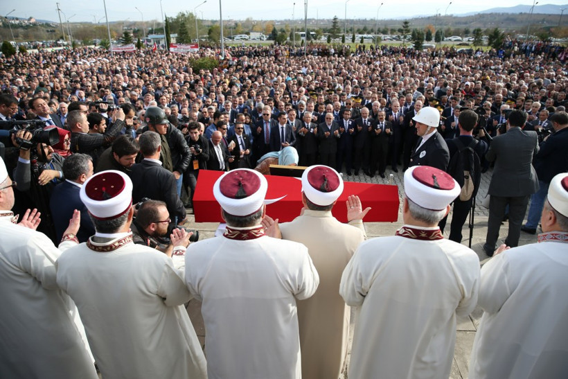 Şehit kaymakama veda binlerce kişi uğurluyor - Resim: 1