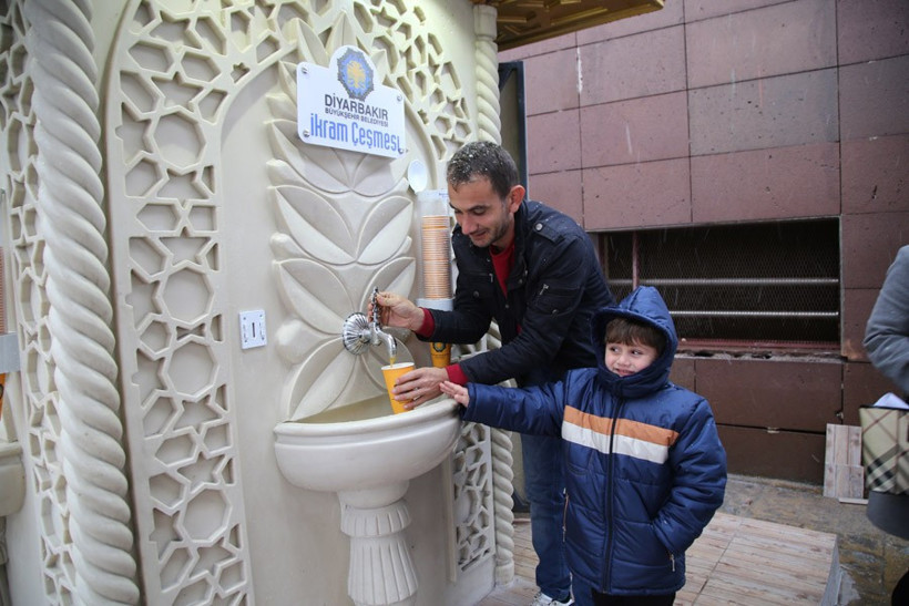 Belediye başkanı değişince çeşmeden çorba aktı! - Resim: 1