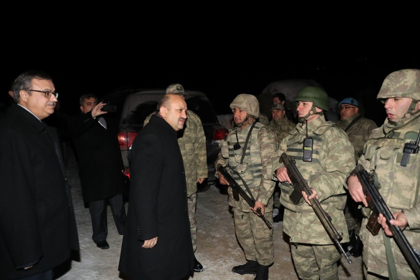 Bakan Fikri Işık Hudut nöbetinde - Resim: 1