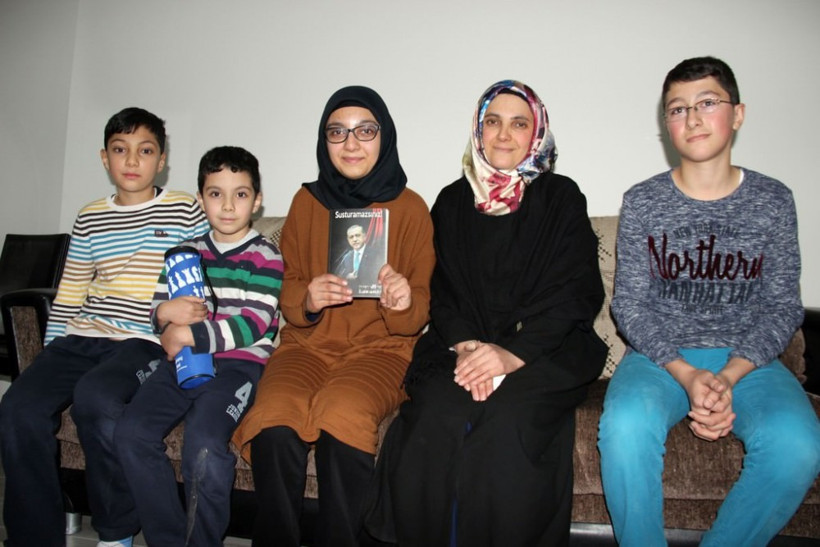 Erdoğan pankart açan genç kızın evini ziyaret etti! - Resim: 2