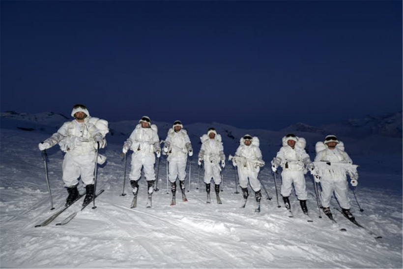 Eksi 20 derecede komandoların nefes kesen eğitimi  - Resim: 1