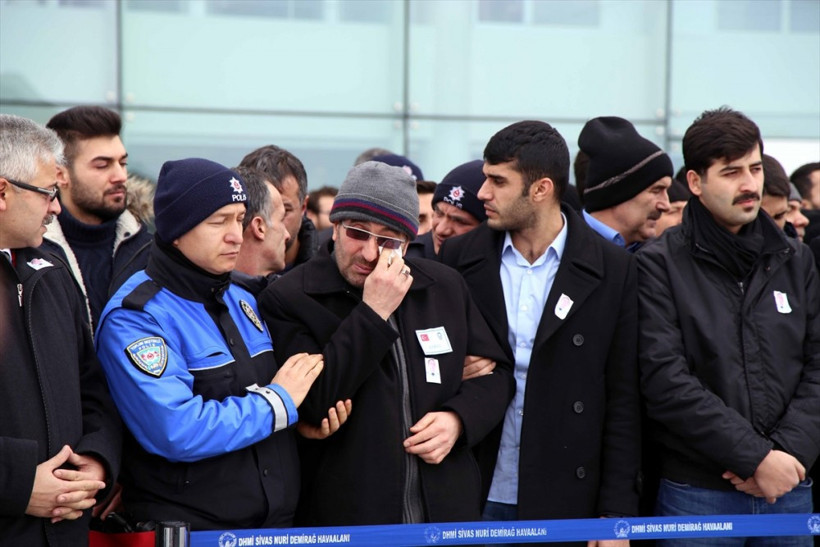 Şehit cenazesini karşılama töreninde acı kareler - Resim: 3